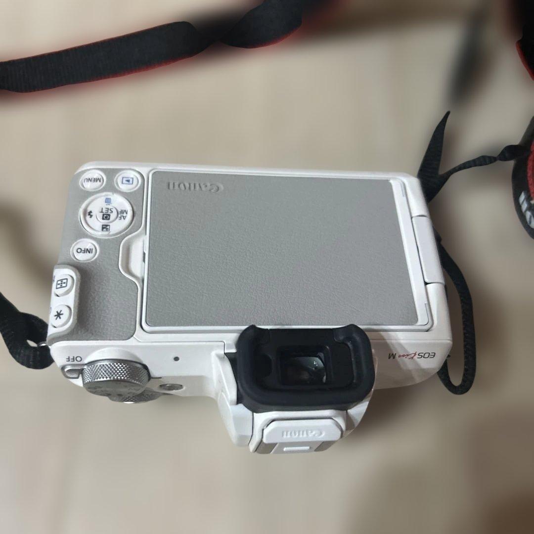 Canon ミラーレス一眼カメラ EOS Kiss M ホワイト　ボディ　動作良