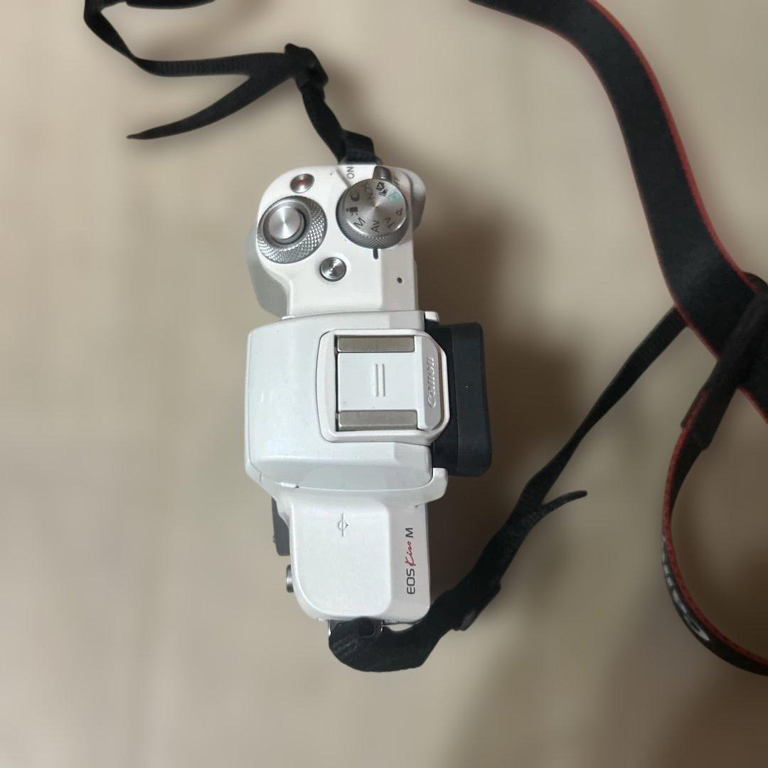 Canon ミラーレス一眼カメラ EOS Kiss M ホワイト　ボディ　動作良