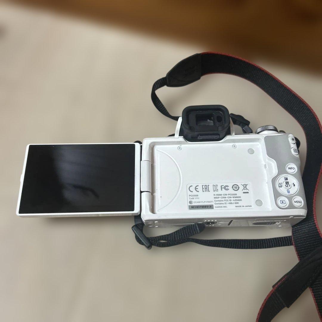 Canon ミラーレス一眼カメラ EOS Kiss M ホワイト　ボディ　動作良
