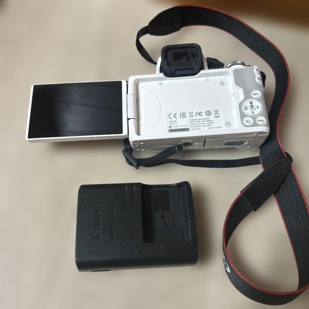 Canon ミラーレス一眼カメラ EOS Kiss M ホワイト　ボディ　動作良
