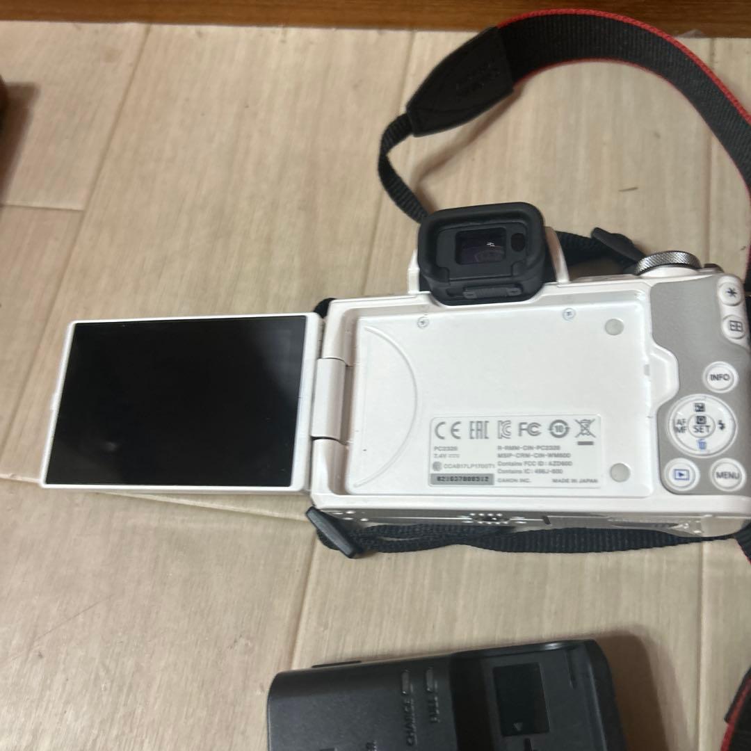 Canon ミラーレス一眼カメラ EOS Kiss M ホワイト　ボディ　動作良