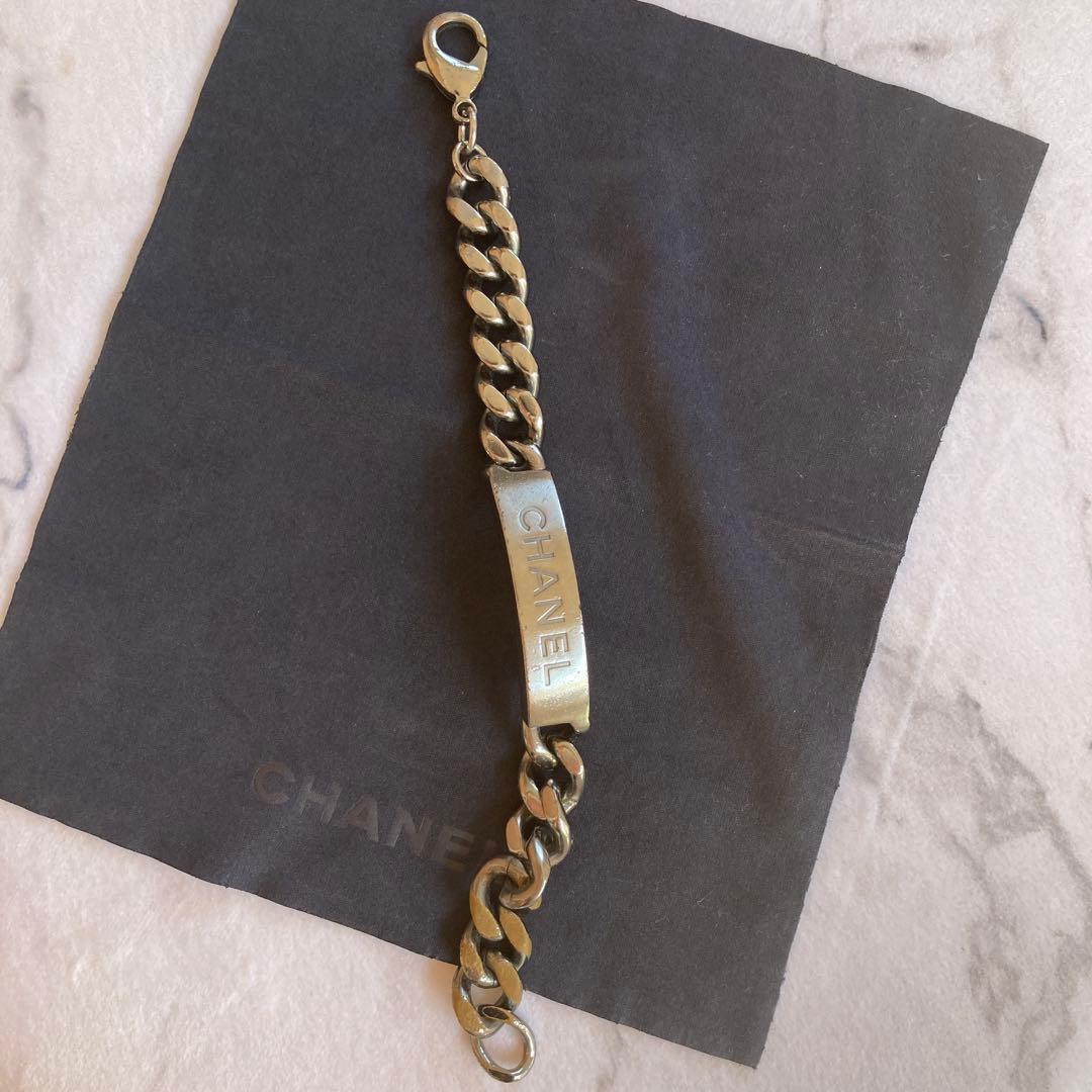 CHANEL チェーンブレスレット ロゴプレート付き