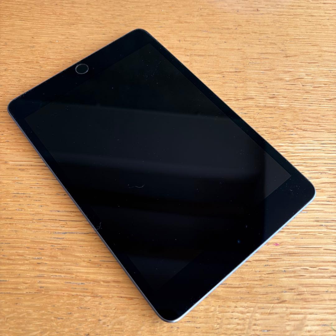 iPad mini 第5世代 Wi-Fiモデル 64GB / 黒