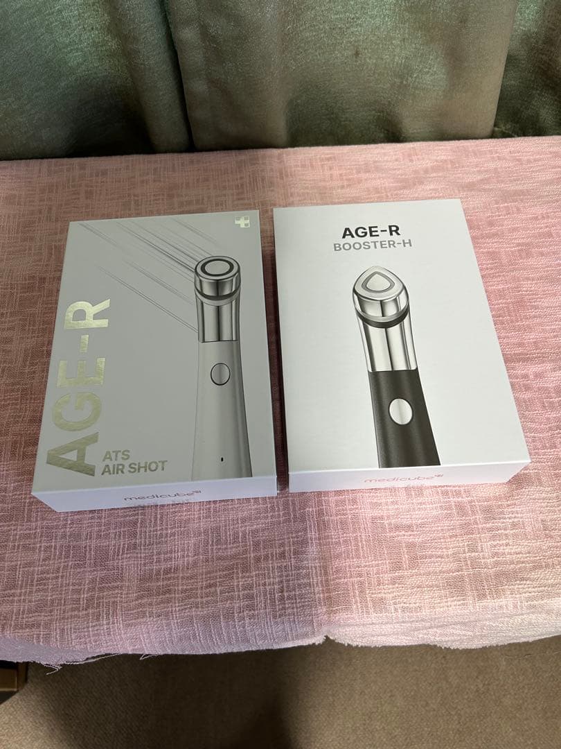 MEDICUBEのAGE-R・目元エステ・黒白セット