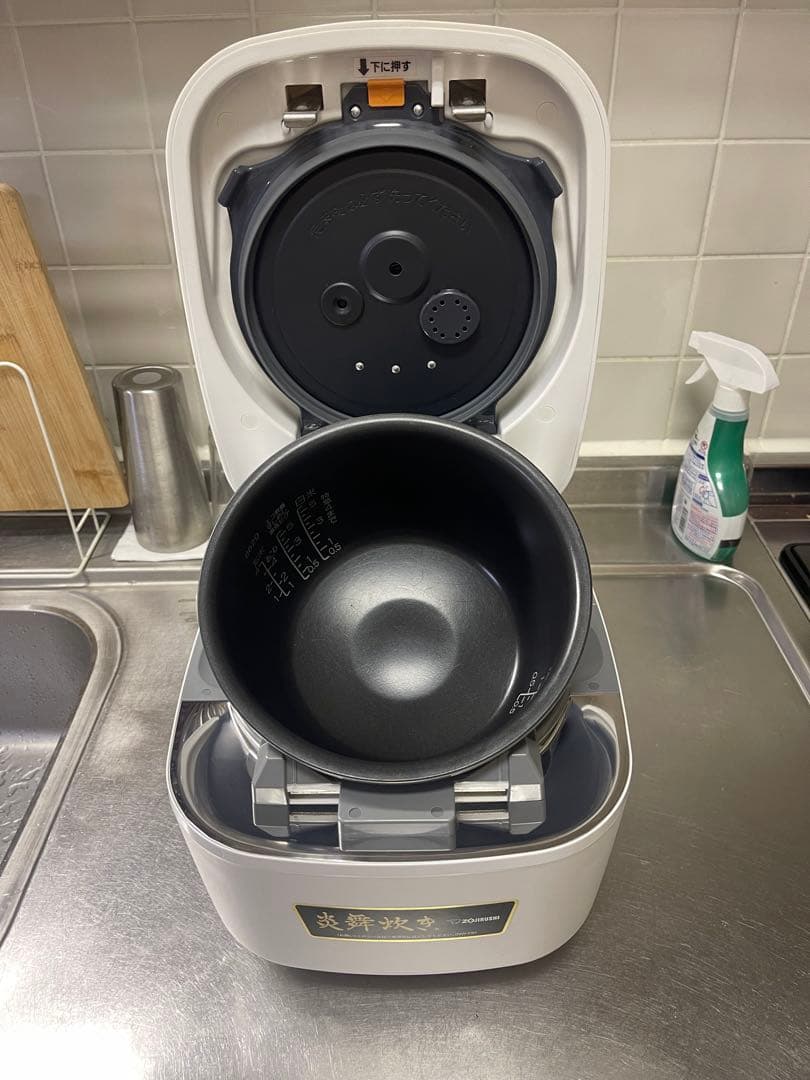 象印　炊飯器 NW-FB10