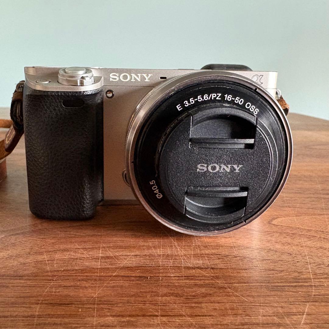 SONY α6000 ミラーレス一眼カメラ、F4 E10-18mm レンズ付