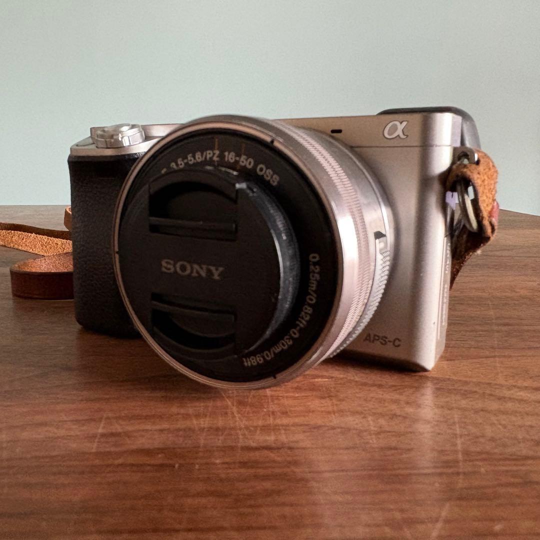SONY α6000 ミラーレス一眼カメラ、F4 E10-18mm レンズ付
