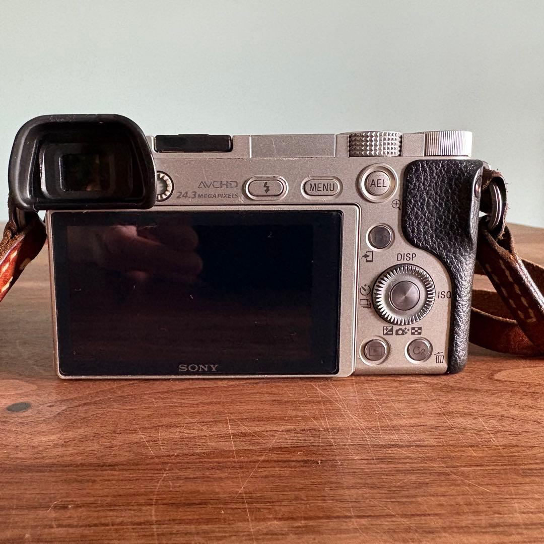 SONY α6000 ミラーレス一眼カメラ、F4 E10-18mm レンズ付