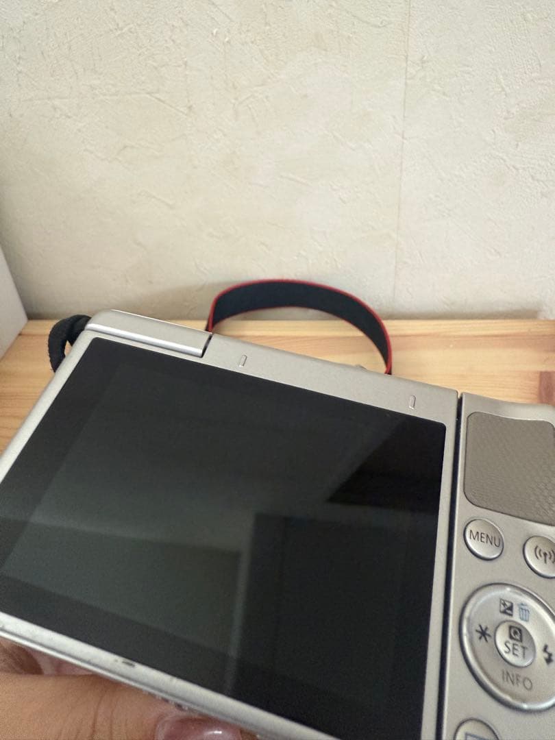 【美品】Canon EOS M100 ミラーレス一眼