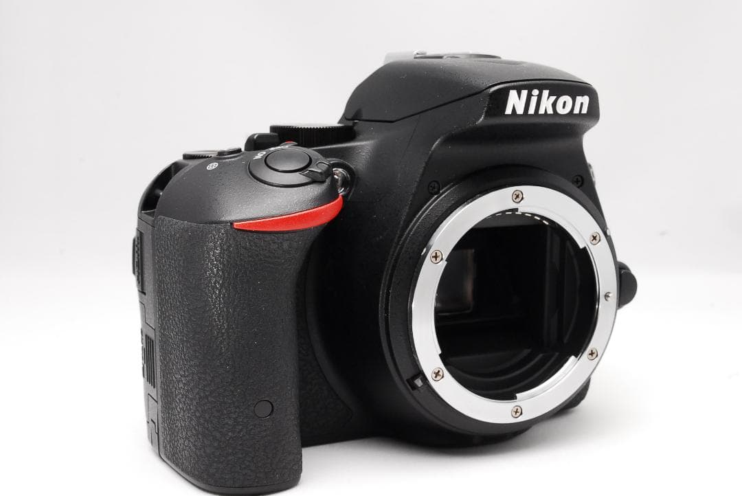 Nikon D5500 S数新品級 デジタル一眼レフ 18-55mmレンズ付き