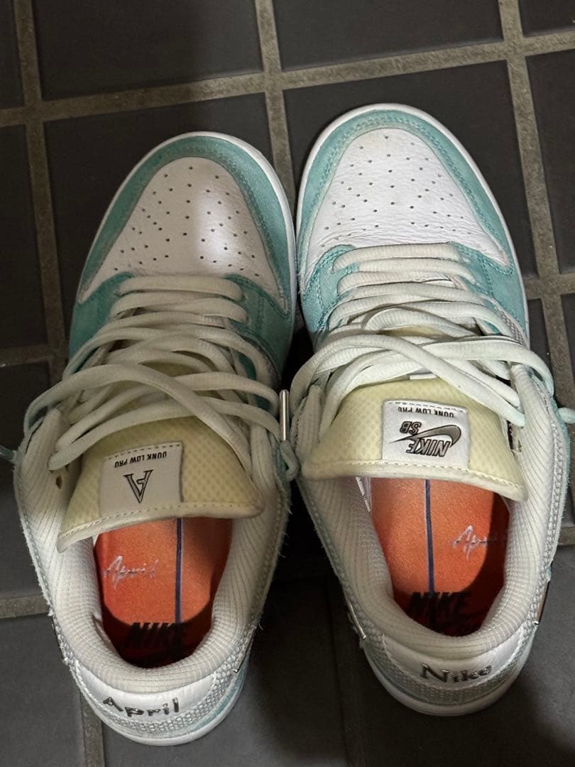 April Nike スニーカー ミントグリーン