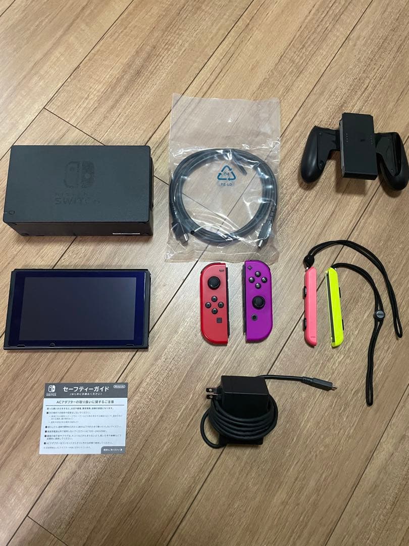Nintendo Switch 本体　レッド　ネオンパープル