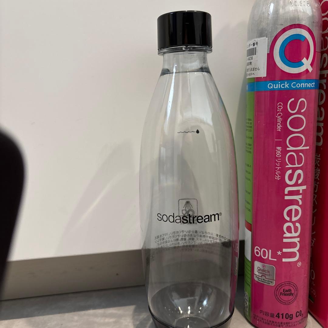 sodastream 炭酸水メーカー ガスシリンダー2本パック付き　オマケ付き