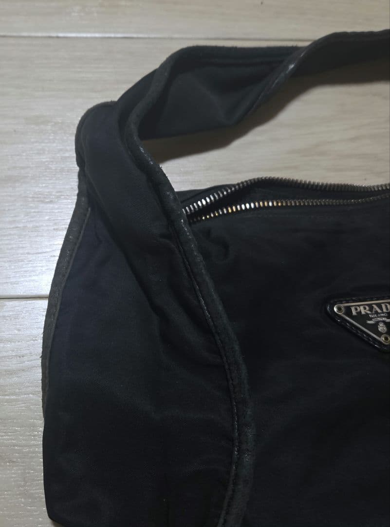 PRADA ブラックナイロンバッグ