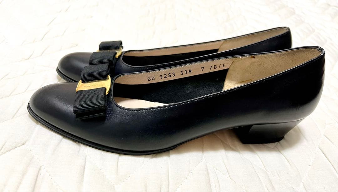 フェラガモ（Ferragamo）ヴァラ リボン パンプス23.5〜24.0