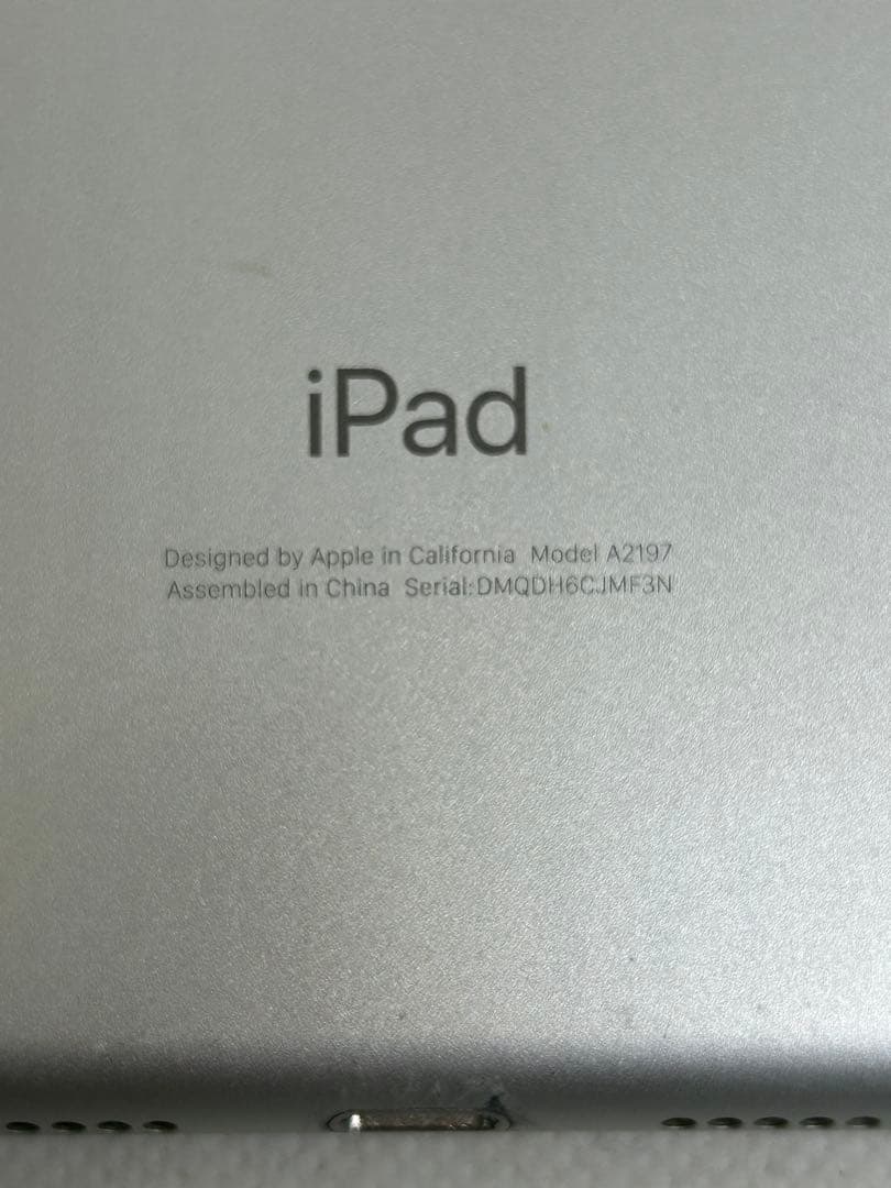 訳アリ　iPad 7世代　32GB シルバー　Wi-Fi　中古