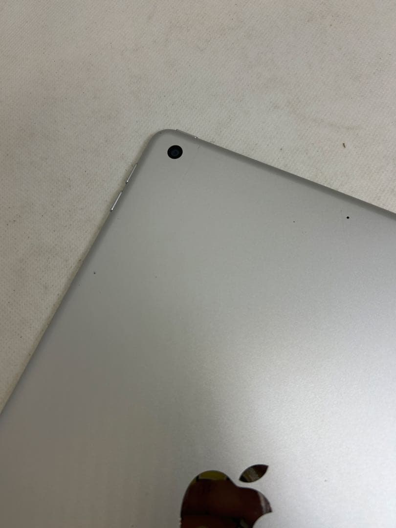 訳アリ　iPad 7世代　32GB シルバー　Wi-Fi　中古