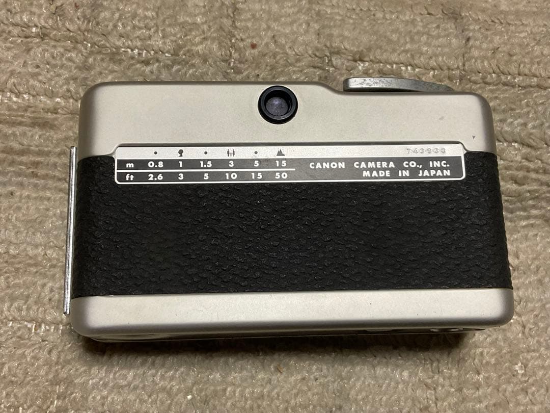 Canon／小型フイルムカメラ。【外部錆あります。内部多少汚れがございます】
