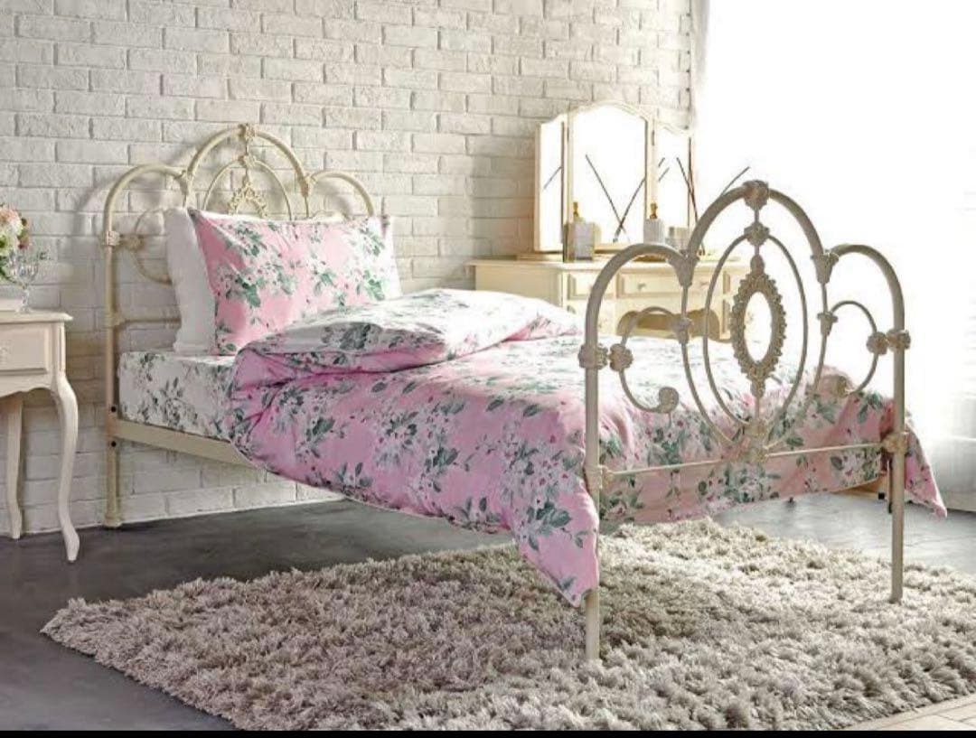 ローラアシュレイ ベッドフレーム　ダブル