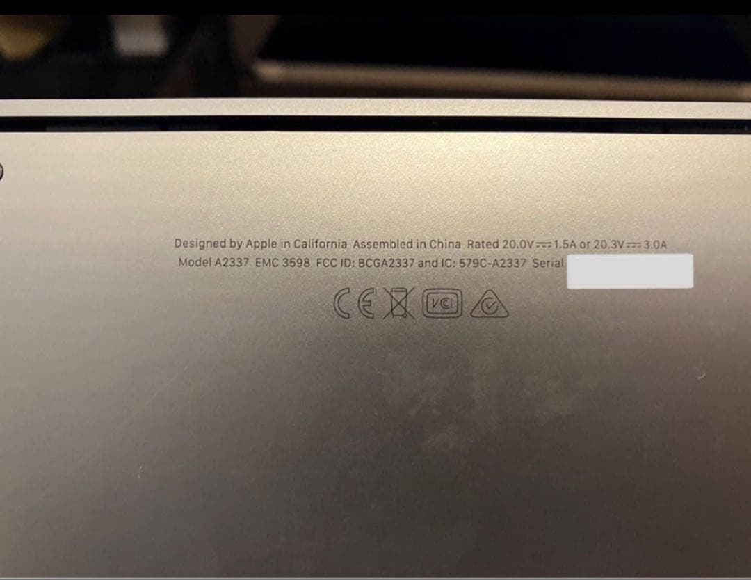 液晶割れ　Apple MacBook Air 13 スペースグレー A2337