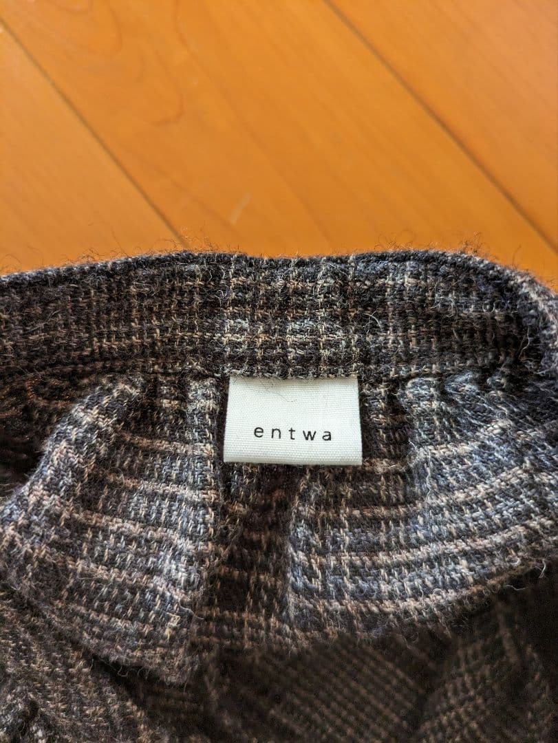 2024年　entwaボートネックギャザーブラウス　ウールリネンチェック