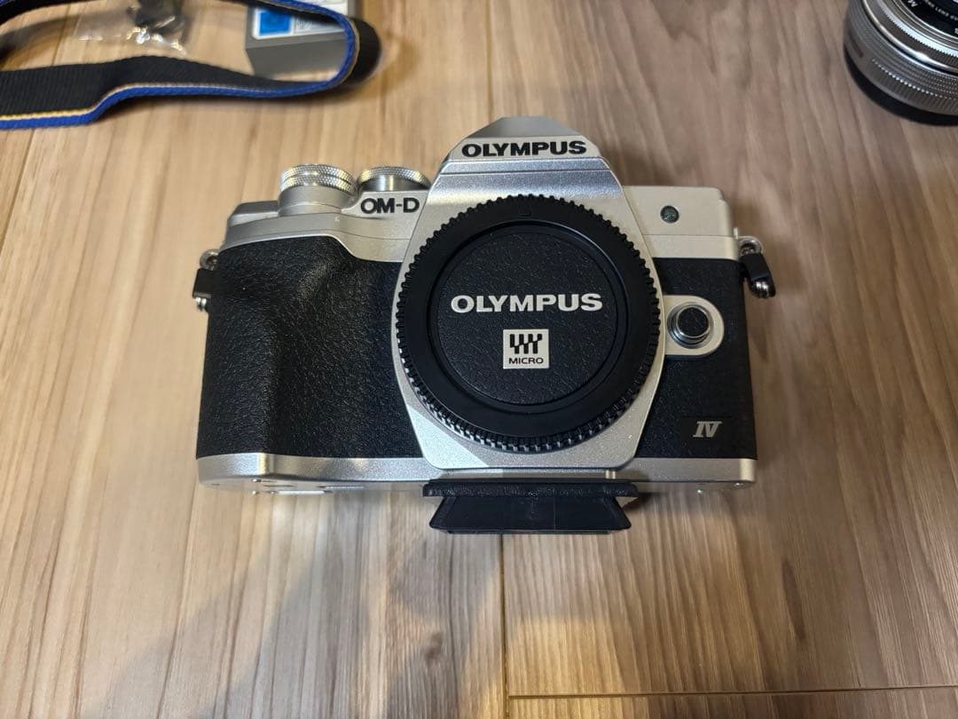 オリンパス OM-D E-M10 MarkIV EZダブルズームキット シルバー