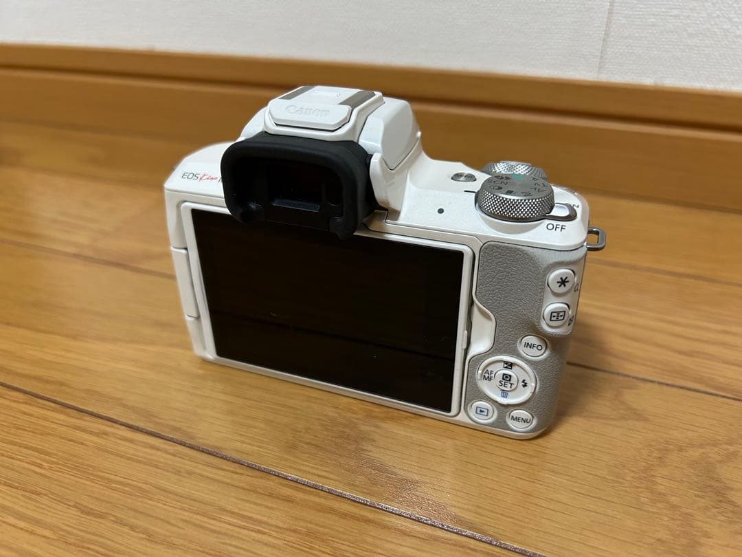 Canon EOS M ホワイト レンズ2本付き