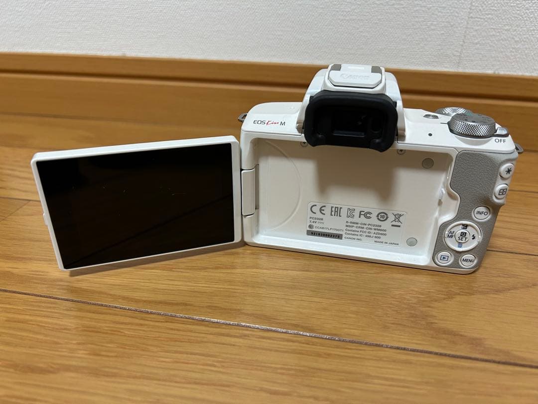 Canon EOS M ホワイト レンズ2本付き