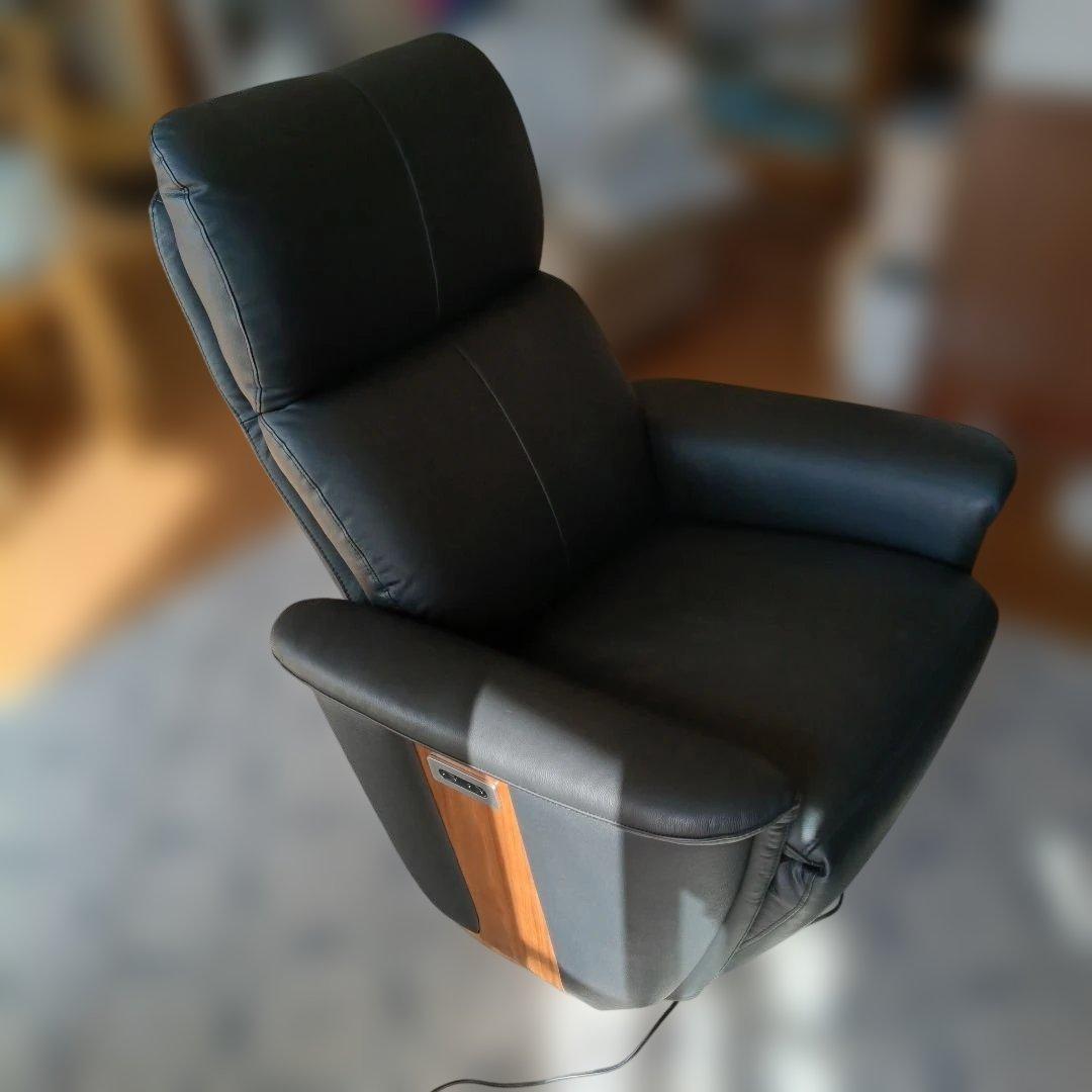 【美品】ニトリ 電動リクライニングチェ アソファ (2モーター ラグジェ BK)