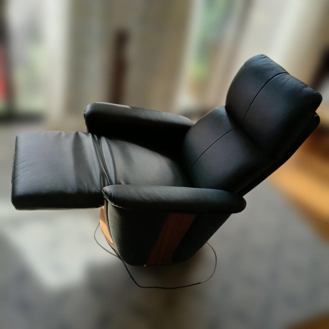 【美品】ニトリ 電動リクライニングチェ アソファ (2モーター ラグジェ BK)