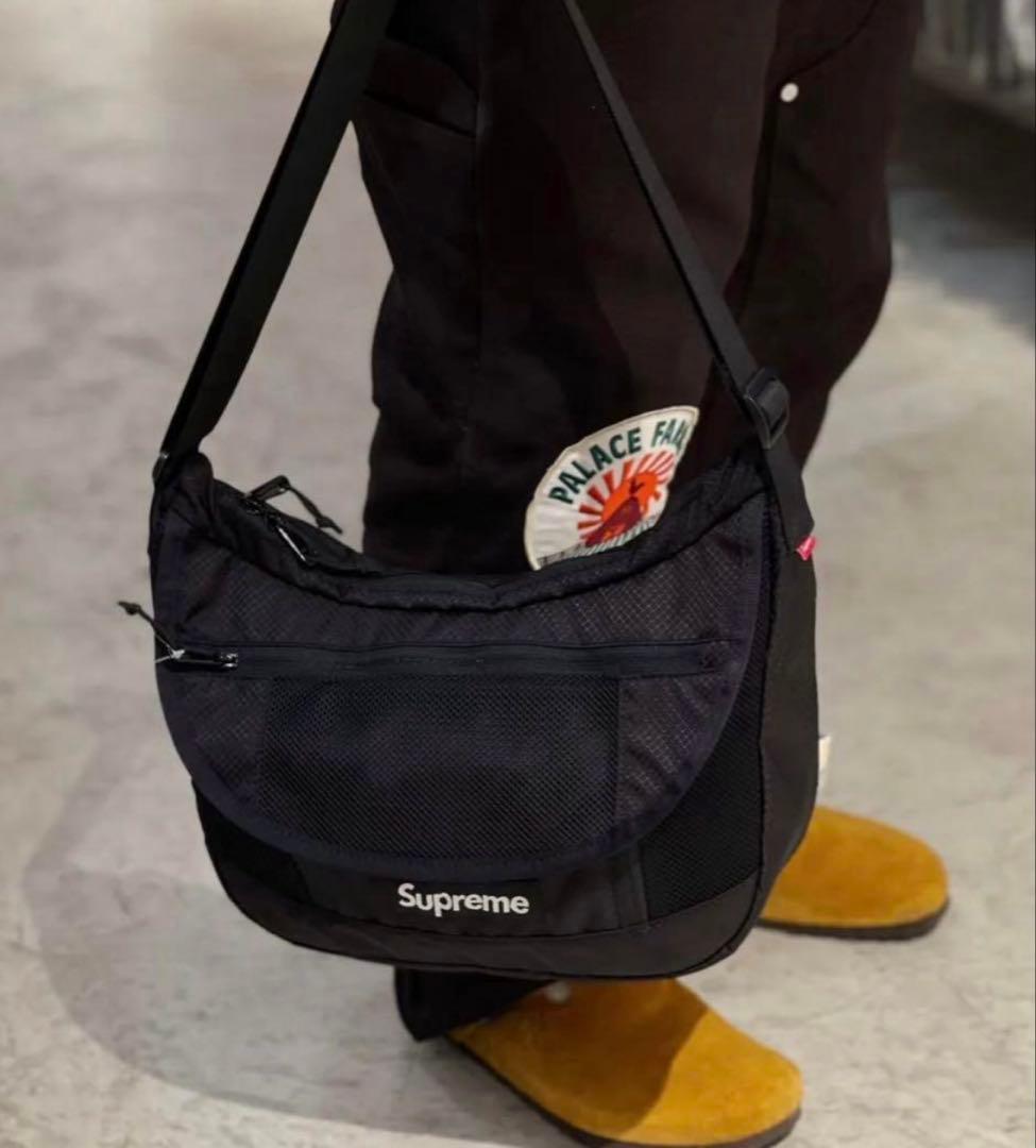 美品　Supreme Small メッセンジャーバッグ　ブラック　デザイン◎