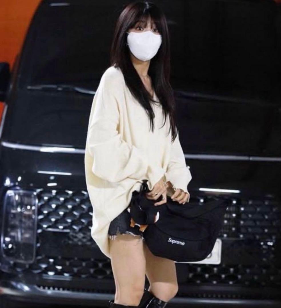 美品　Supreme Small メッセンジャーバッグ　ブラック　デザイン◎