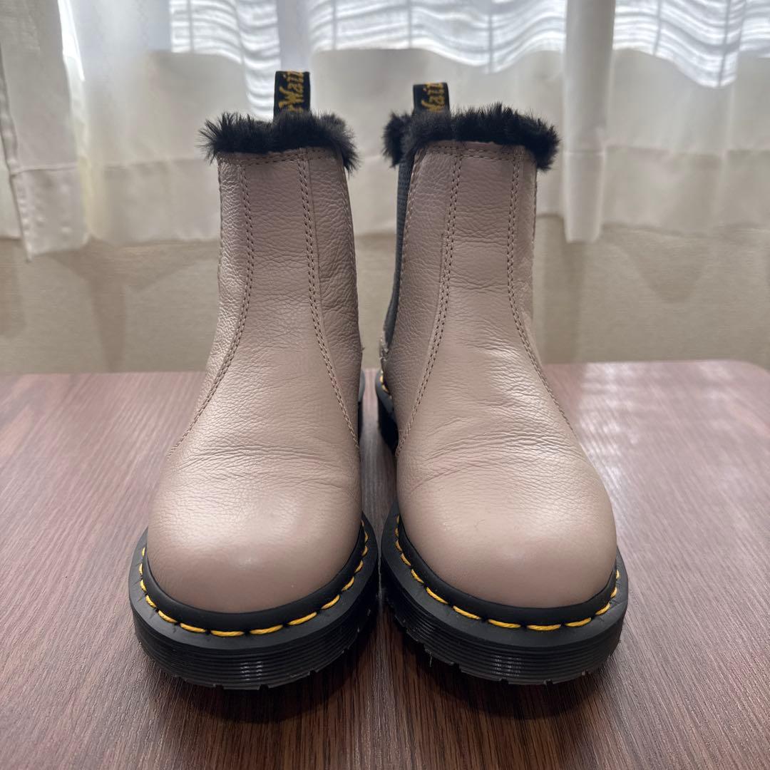 ベージュレザーサイドゴアブーツ（ファー付き）