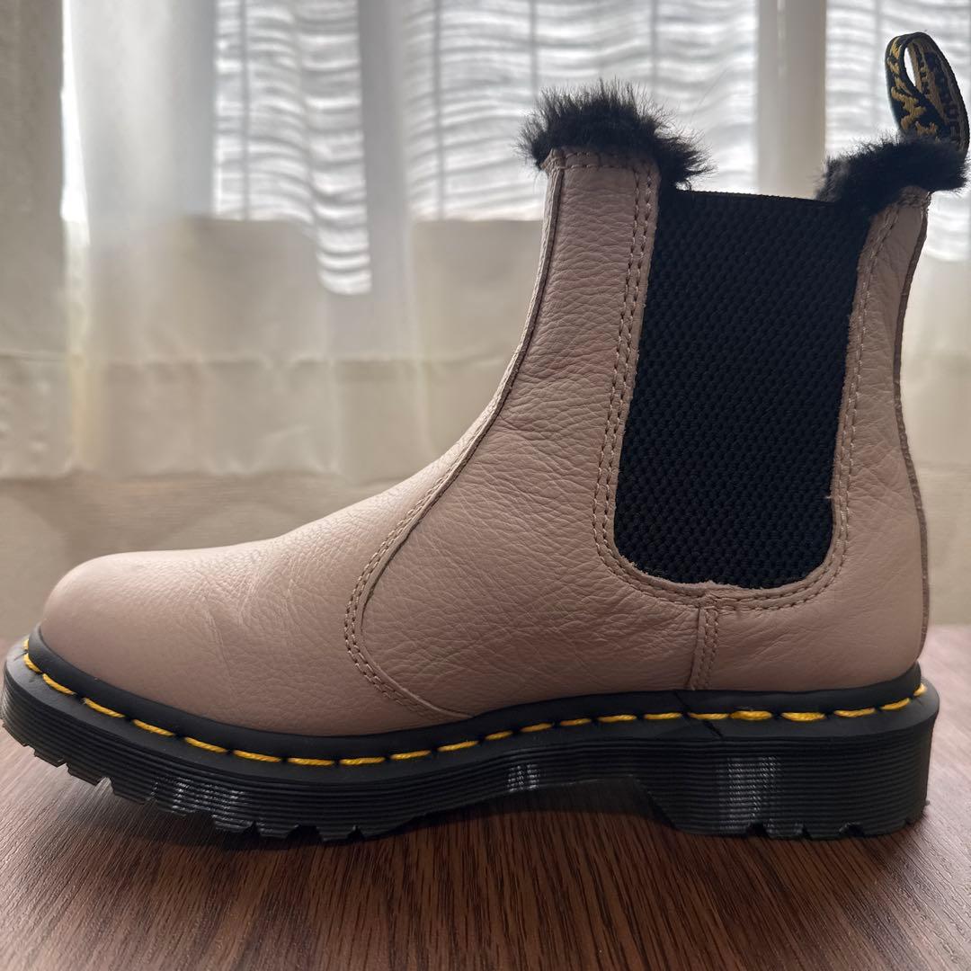 ベージュレザーサイドゴアブーツ（ファー付き）