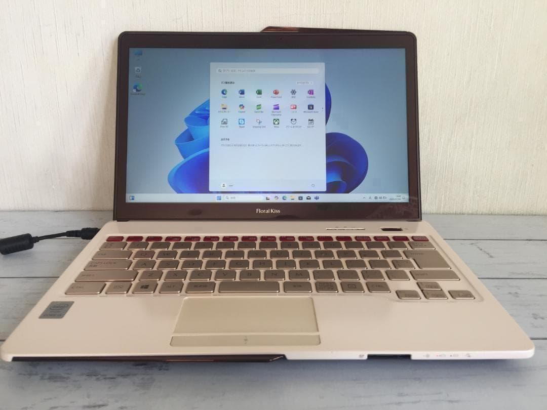 富士通 Floral Kiss CH75 13型HD液晶 おしゃれなノートPC