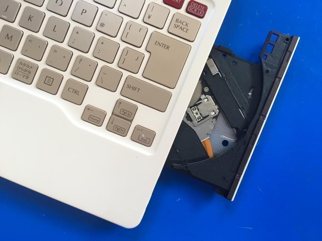 富士通 Floral Kiss CH75 13型HD液晶 おしゃれなノートPC