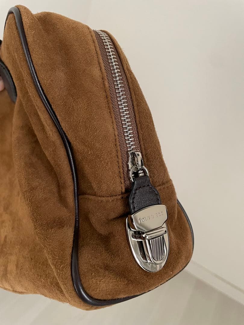 TOUT Y ESTトゥティエ ブラウン スエード SAC LOQUET
