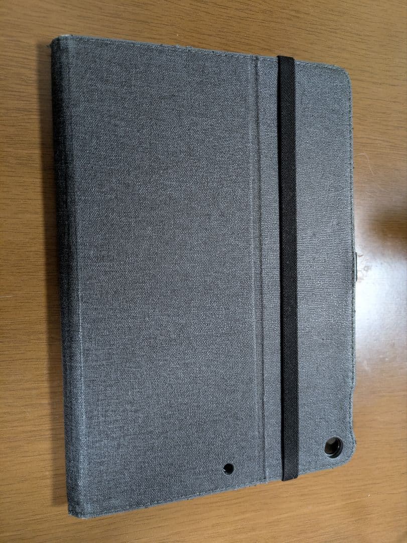 Apple iPad 第8世代　シルバー 本体 充電器付き　wifiモデル