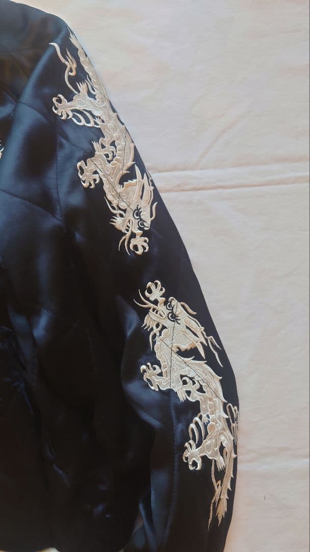 【ワンワンさん専用】スクリプト　日本限定　沖縄虎ドラゴン刺繍サテンジャケット