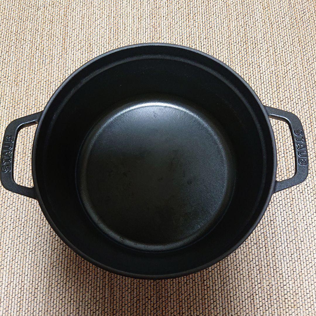 staub La Cocotte Round　両手鍋 黒 24cm