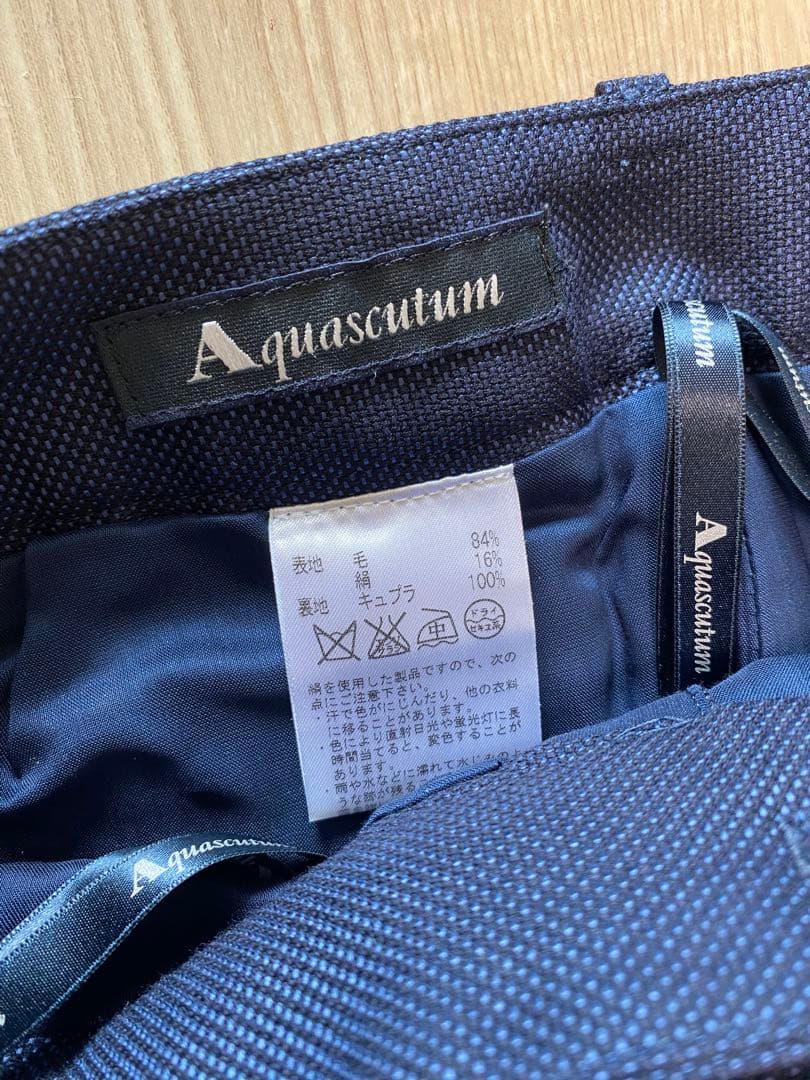 アクアスキュータム ネイビー シングルボタン パンツスーツ