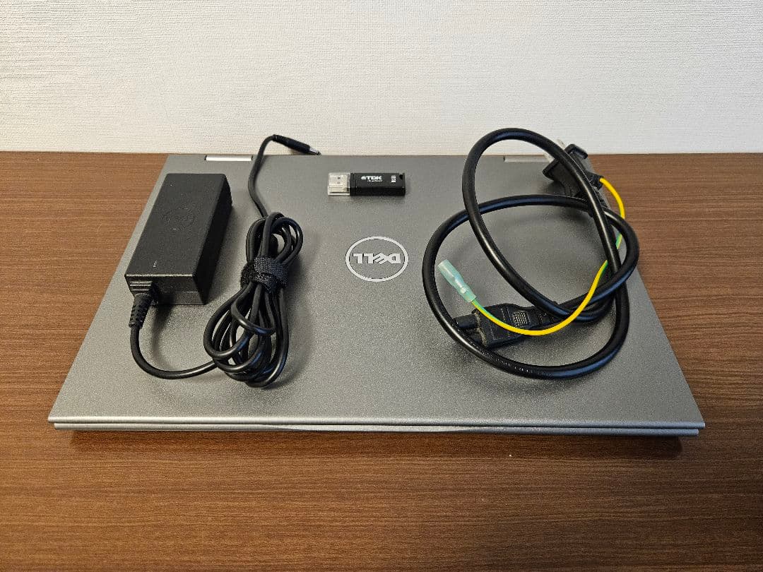 Dell Inspiron 13 (i3-7100U 4GBメモリ)
