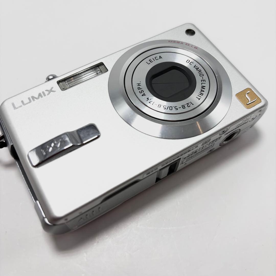 【週末値下げ】【美品】Panasonic LUMIX DMC-FX7 シルバー