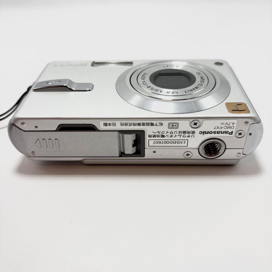 【週末値下げ】【美品】Panasonic LUMIX DMC-FX7 シルバー