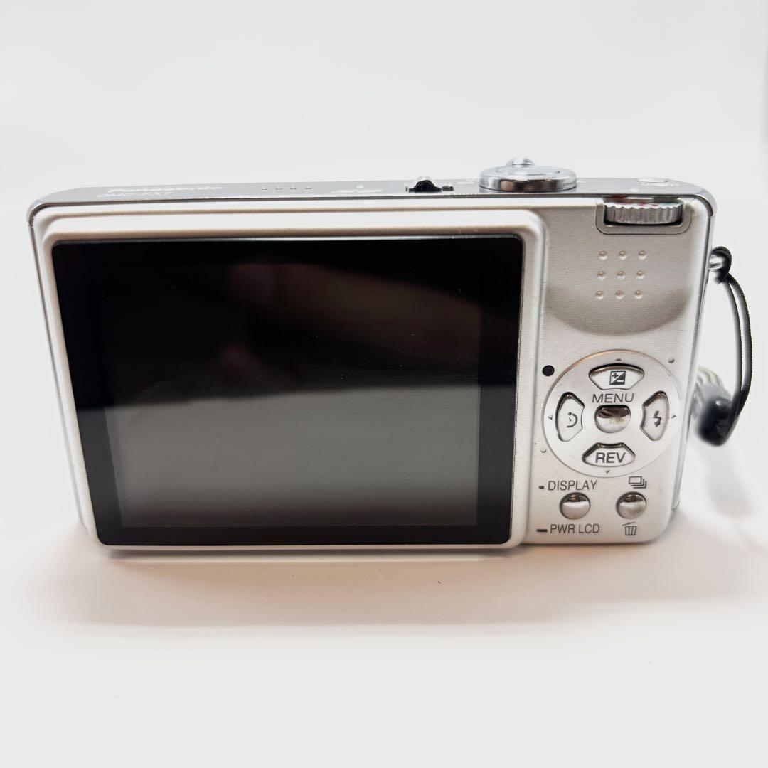【週末値下げ】【美品】Panasonic LUMIX DMC-FX7 シルバー
