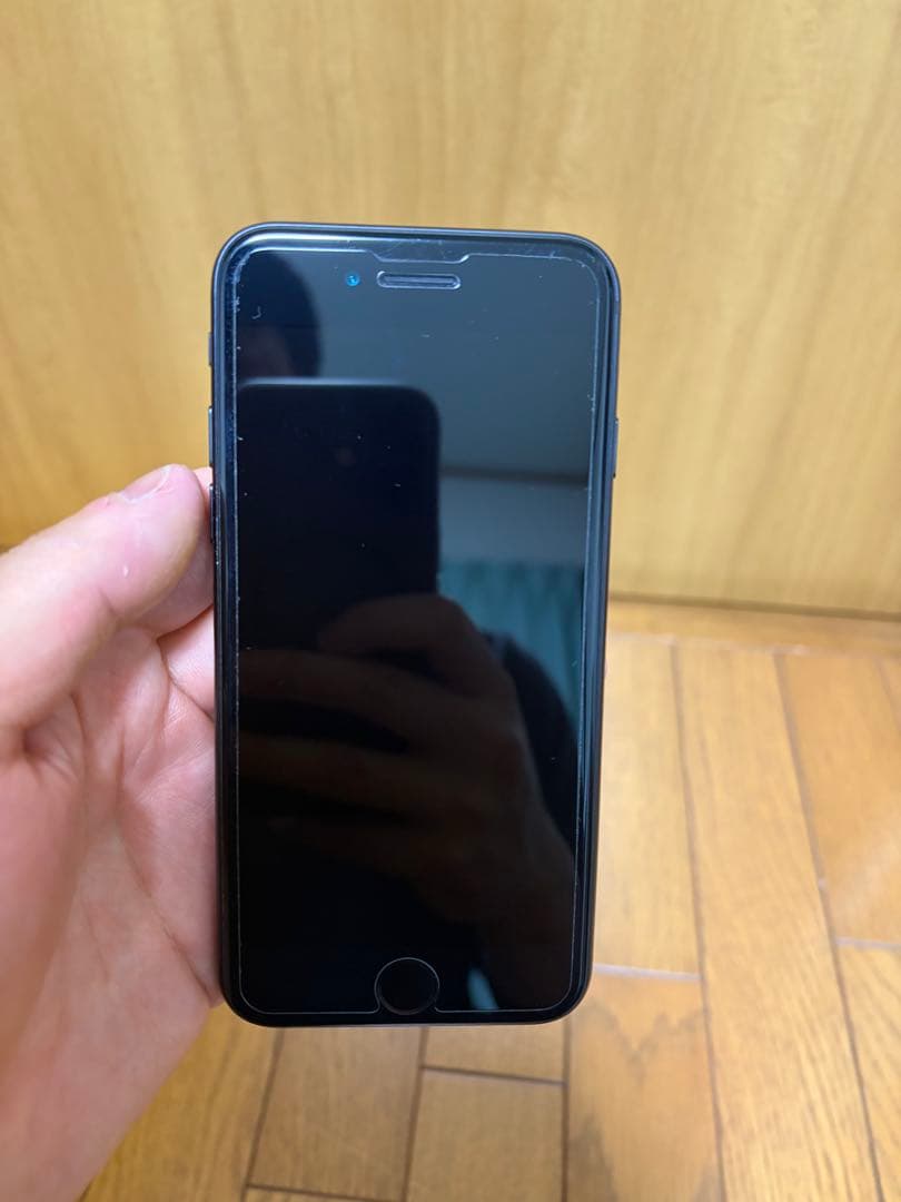 Apple iPhone SE 第二世代　ブラック　64GB