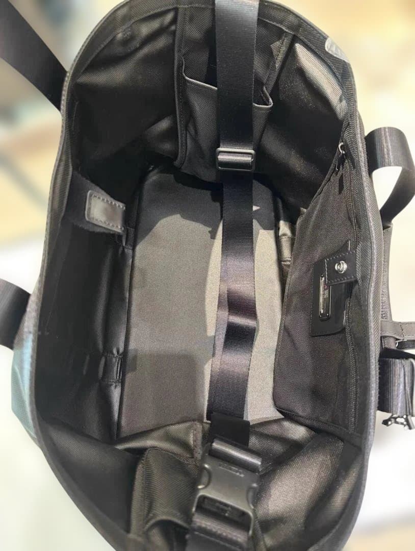 TUMI キャリーオールトートバック　ブラック