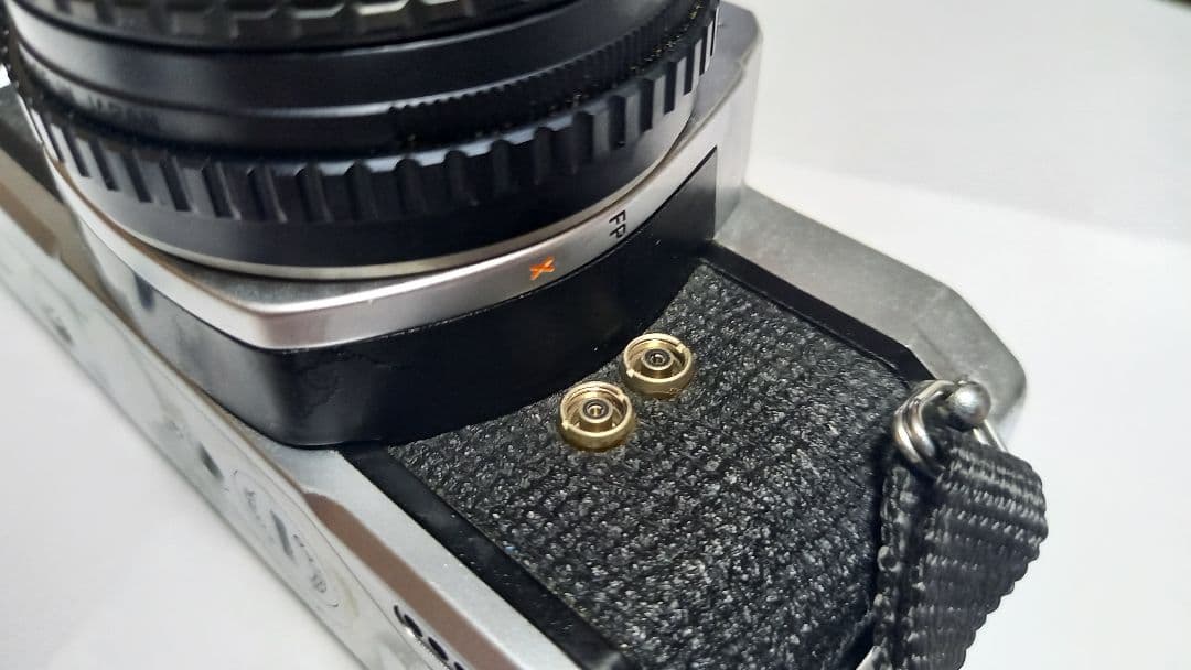 Pentaxの一眼レフです。ズームはありません。期限不明のフイルム１本付き。