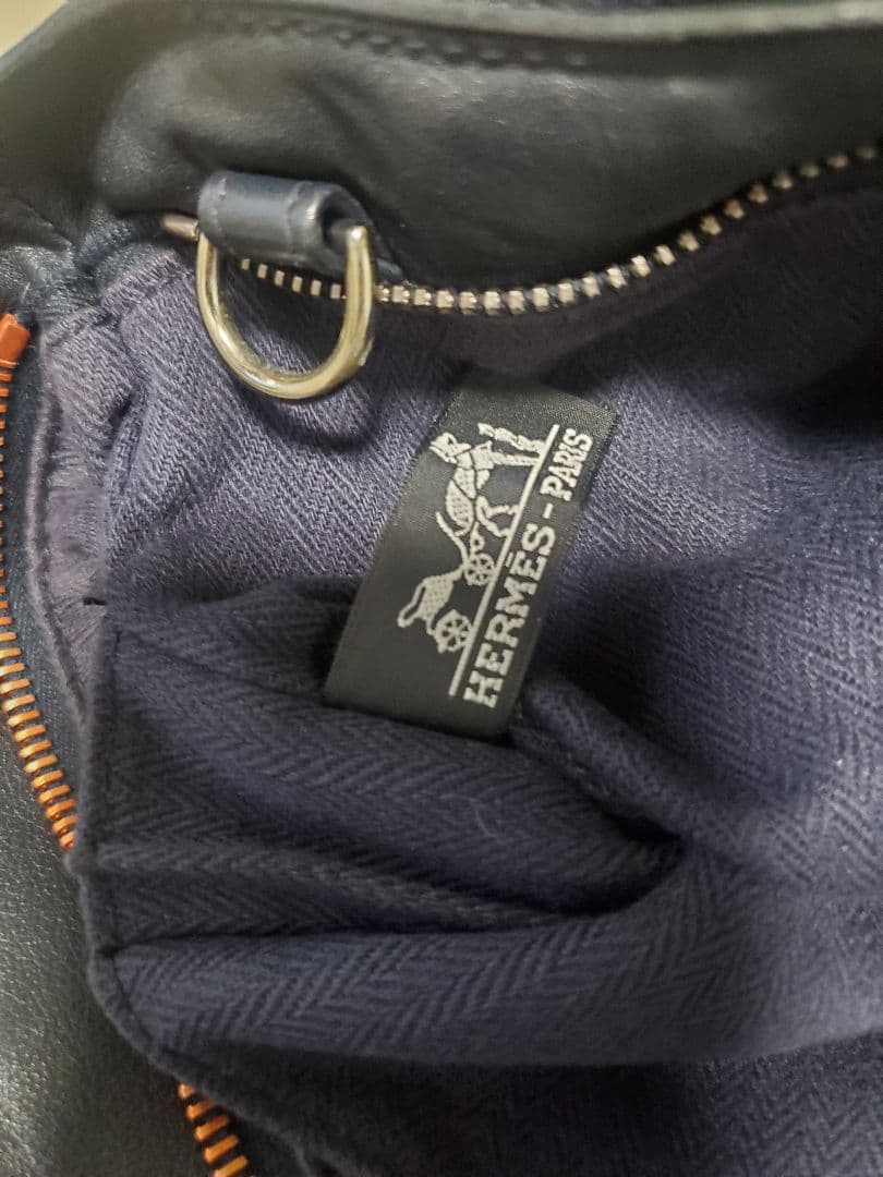 HERMES　エルメスキャラバンホリゾンタル　レザー、色ネイビー早い者勝ち