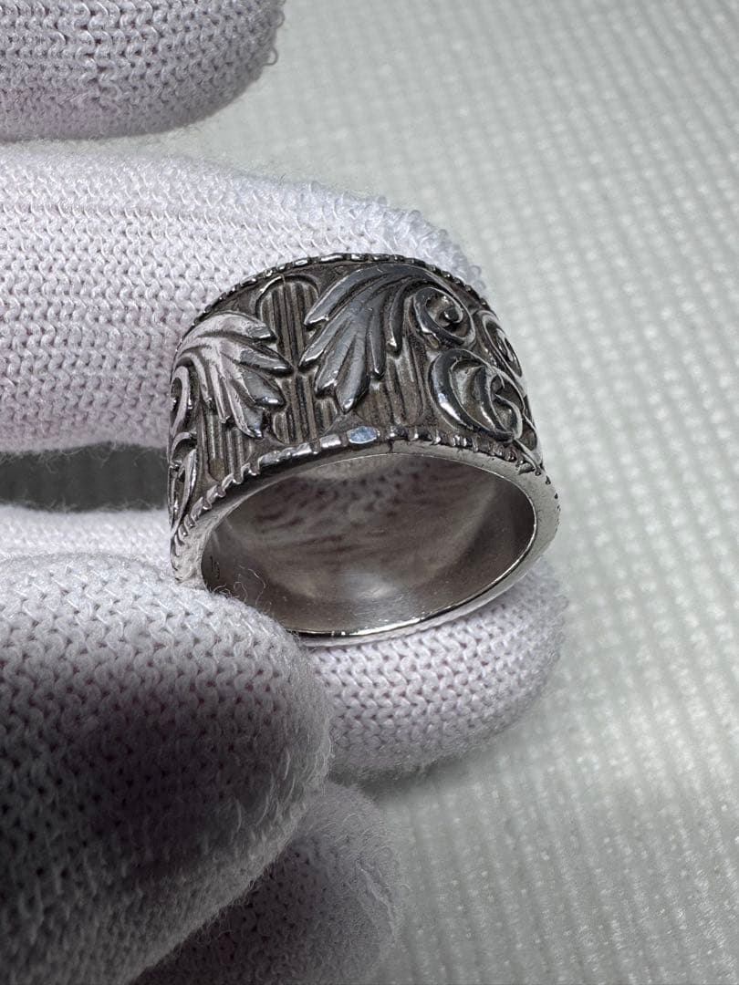 Gucci シルバーリング 装飾的な彫刻